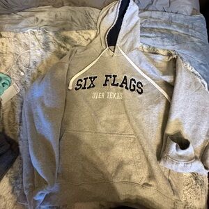 Six flags sweatshirt in great condition.